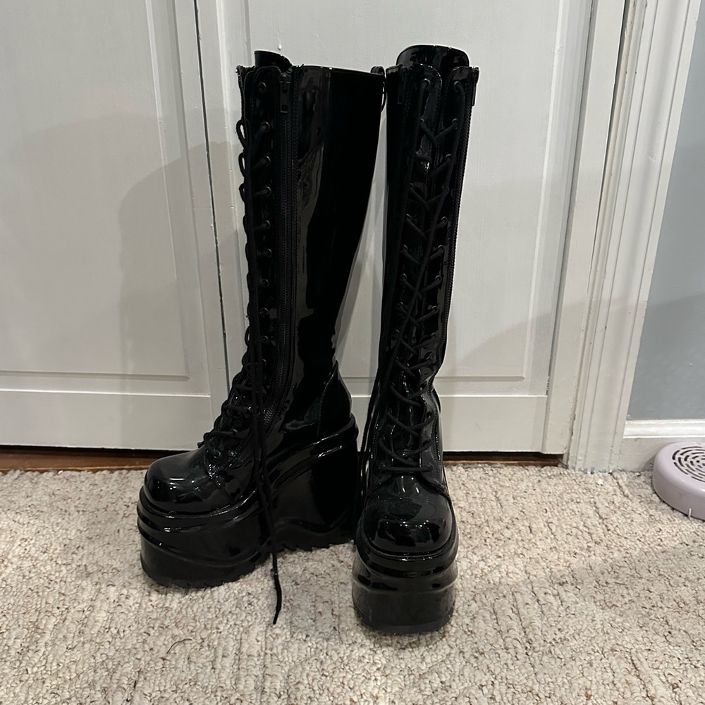 Size 7 Demonia Wave 200 Platform Pleather Boots